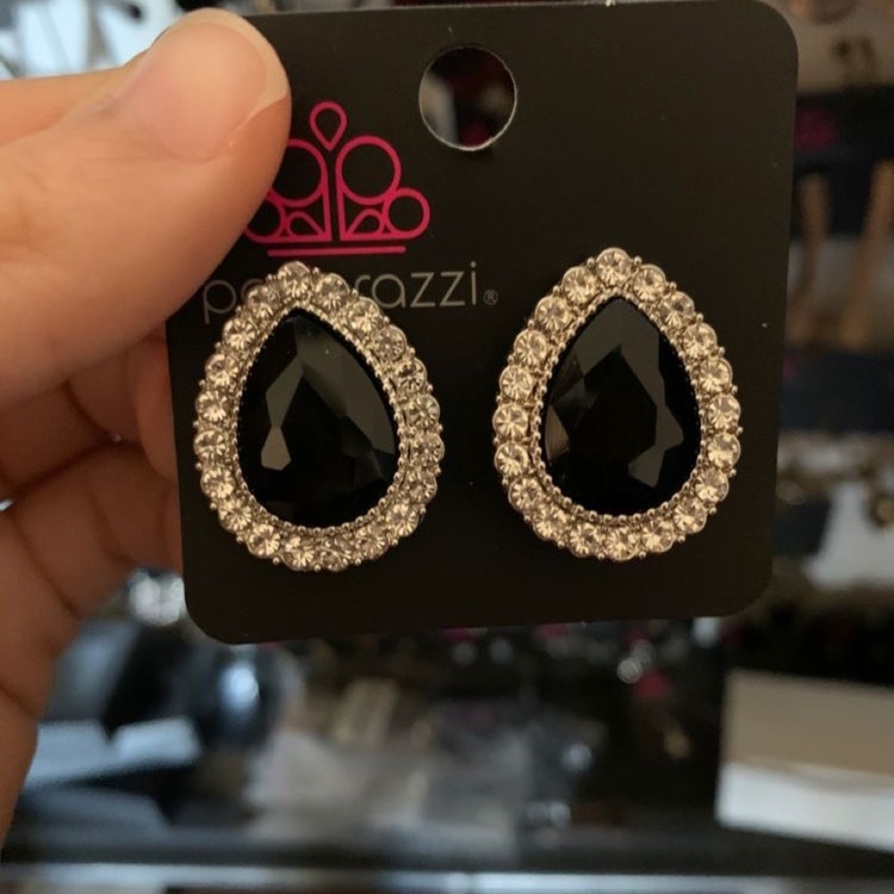 ✨3 for $10✨ Clip on earrings